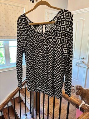 AB Studio Black and White Geometric Long-Sleeve Tee